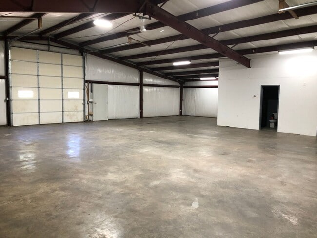 Building Photo - 3 Bedroom 2.5 Bath Home in the country!