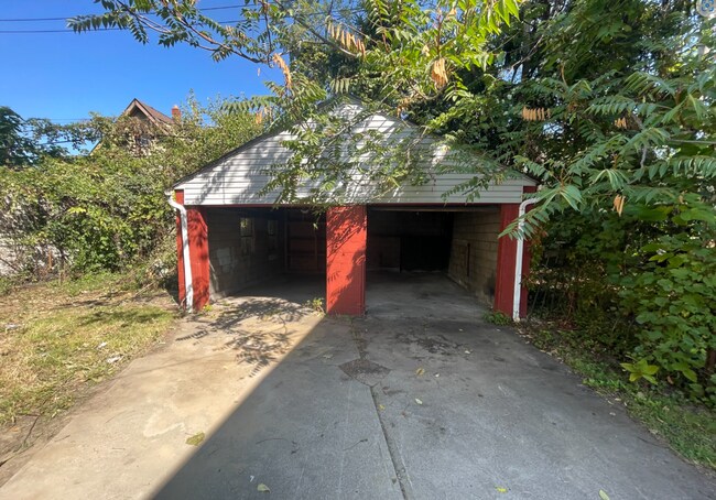 Building Photo - SECTION 8 and EDEN Accepted!! Exciting Opp...