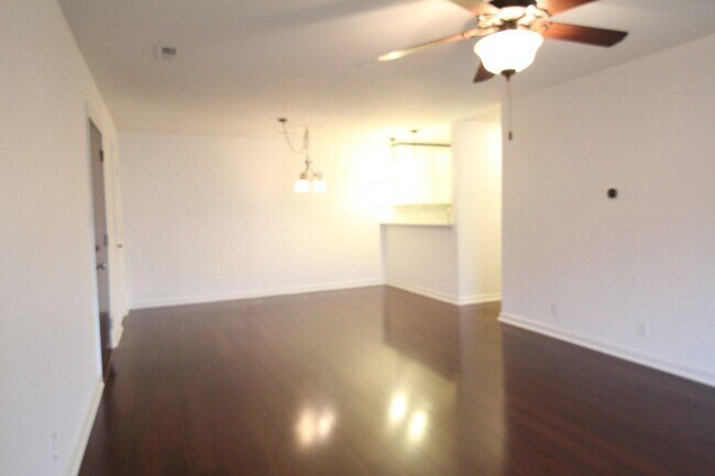 Building Photo - 102 Chesterfield Ln