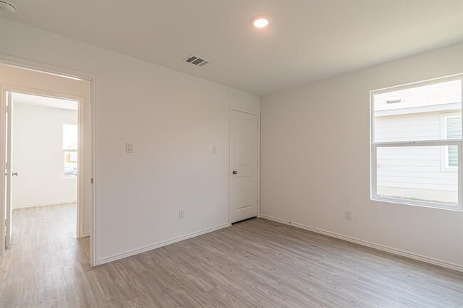 Building Photo - 6406 Reuben Kemper