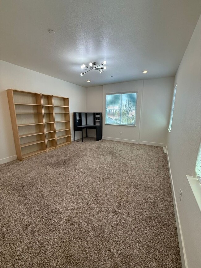 Building Photo - 5891 Dulwich Way