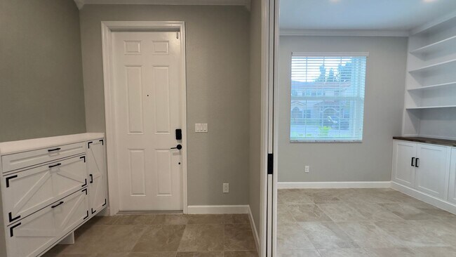 Building Photo - Charming 2-Bed Townhouse with on Ashley River Road!