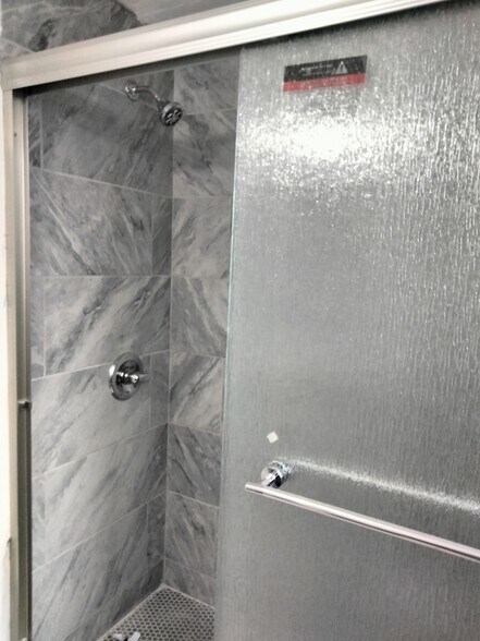 Building Photo - 1182 E Pasadena St