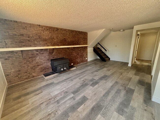 Building Photo - Spacious 4-Bedroom Home in Central Colorado Springs
