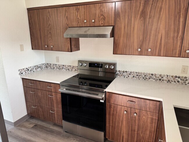 Building Photo - Updated 2 bedroom 1.5 bathroom duplex!  $200.00 MOVE-IN SPECIAL