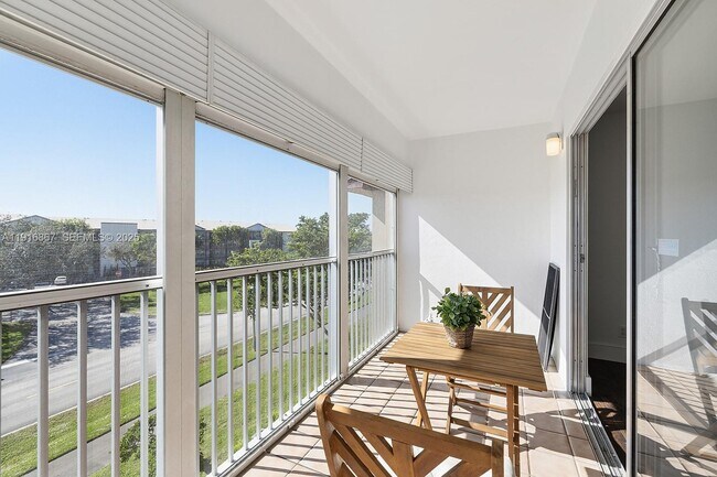 Building Photo - 12950 SW 4th Ct