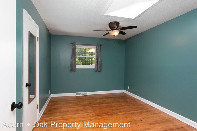 Building Photo - 3 br, 2 bath House - 210 Landsbury Dr.