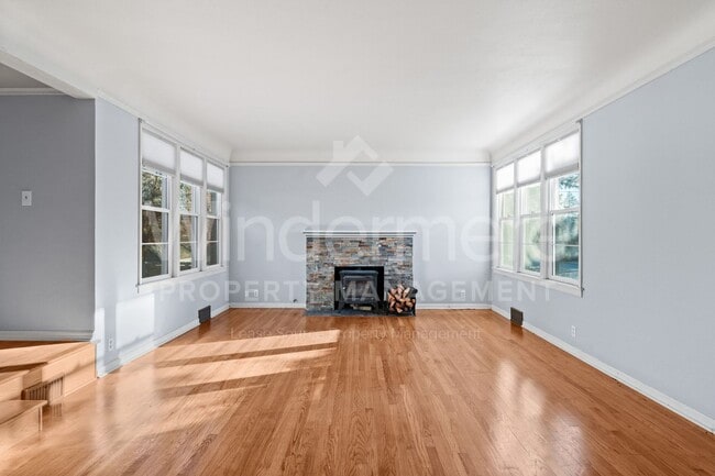 Building Photo - South Hill Charm