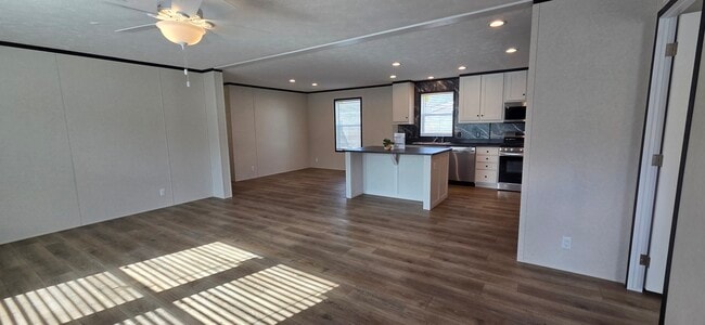 Building Photo - 9761 Marina Cir