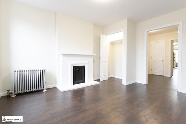 Building Photo - 662 6th Ave