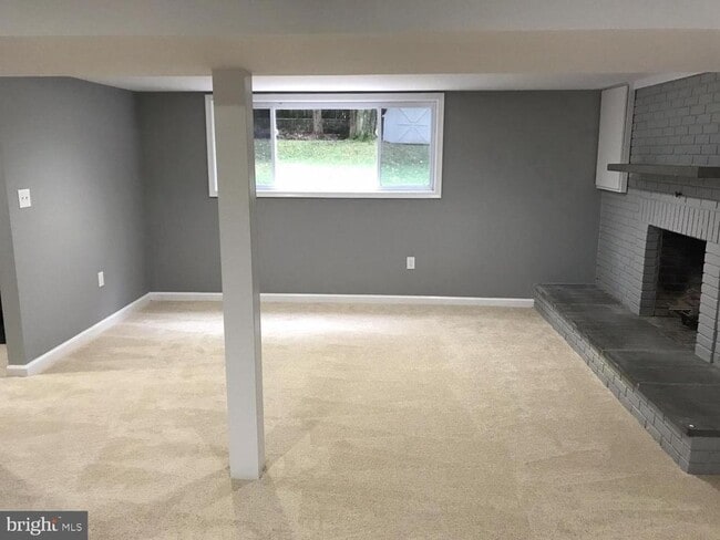 Building Photo - 12707 Robindale Dr