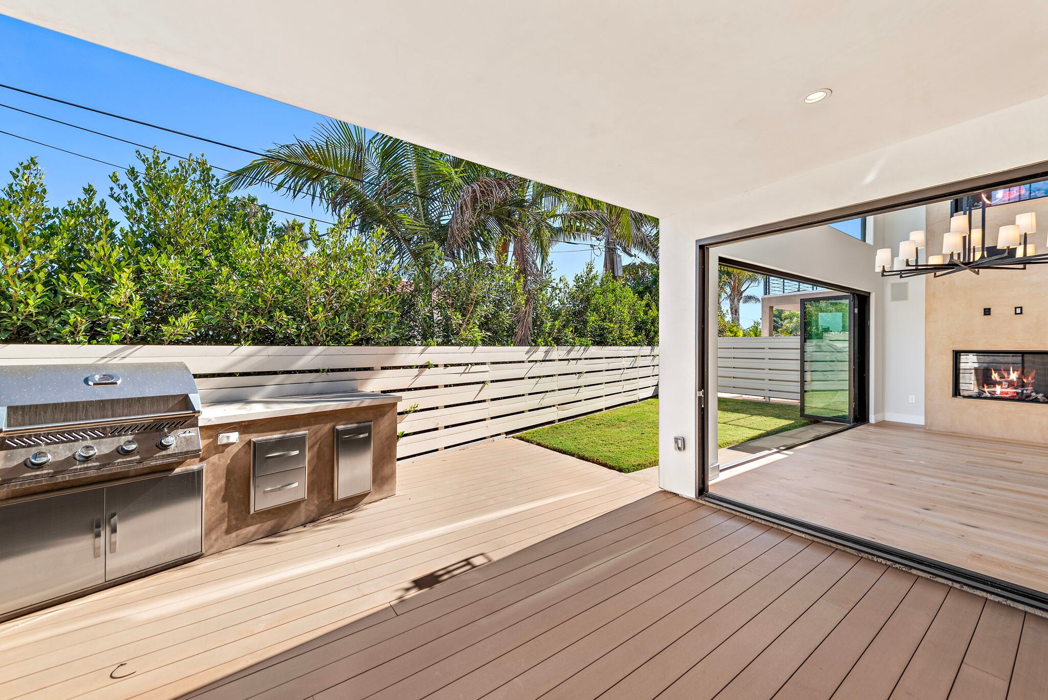 Building Photo - 207 W Avenida San Antonio