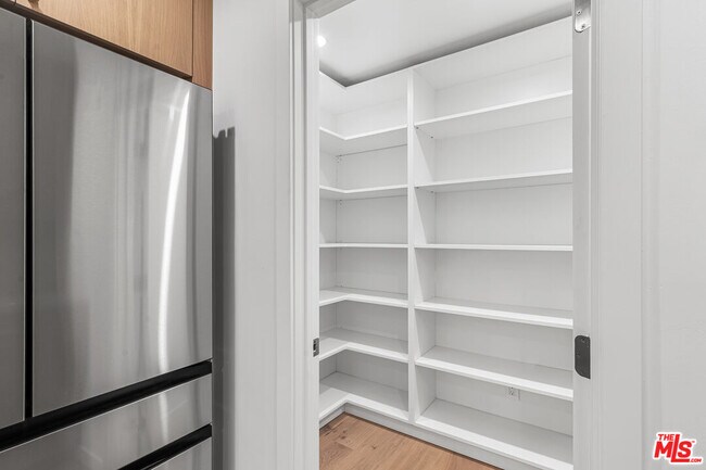 Building Photo - 5160 Los Feliz Blvd