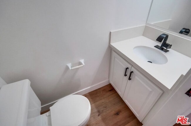 Building Photo - 435 N Oakhurst Dr