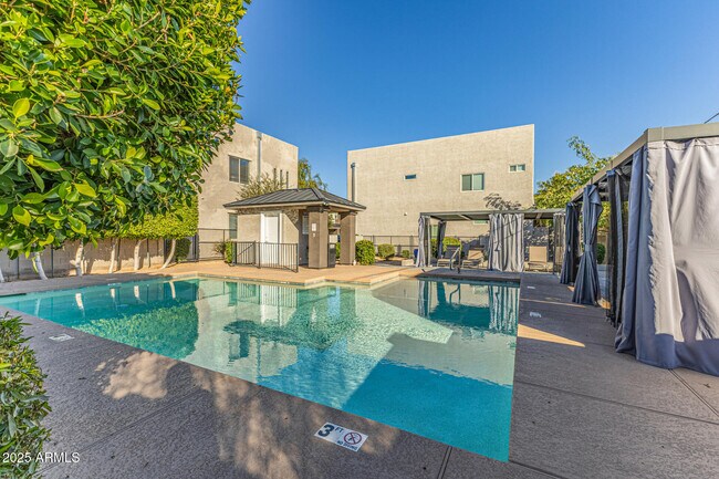 Building Photo - 2315 E Pinchot Ave