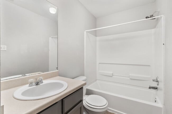 Building Photo - "Spacious 3-Bed Retreat with 2.5 Baths – Your Ideal Home in Universal City!"