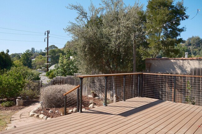 Building Photo - Serene 3bed /2 Bath Craftsman in Heart of ...