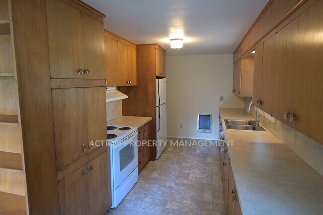 Building Photo - 2 bed 1 bath waterfront home, in Sequim