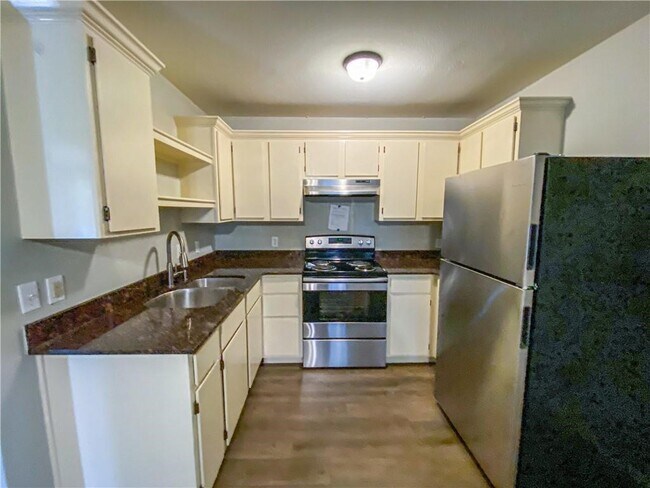 Building Photo - 944 N Storer Ave