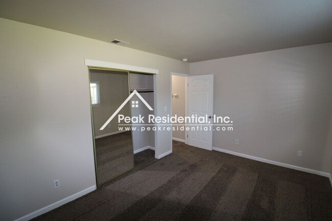 Building Photo - Beautifully Renovated 3bd Citrus Heights Home with Large Yard