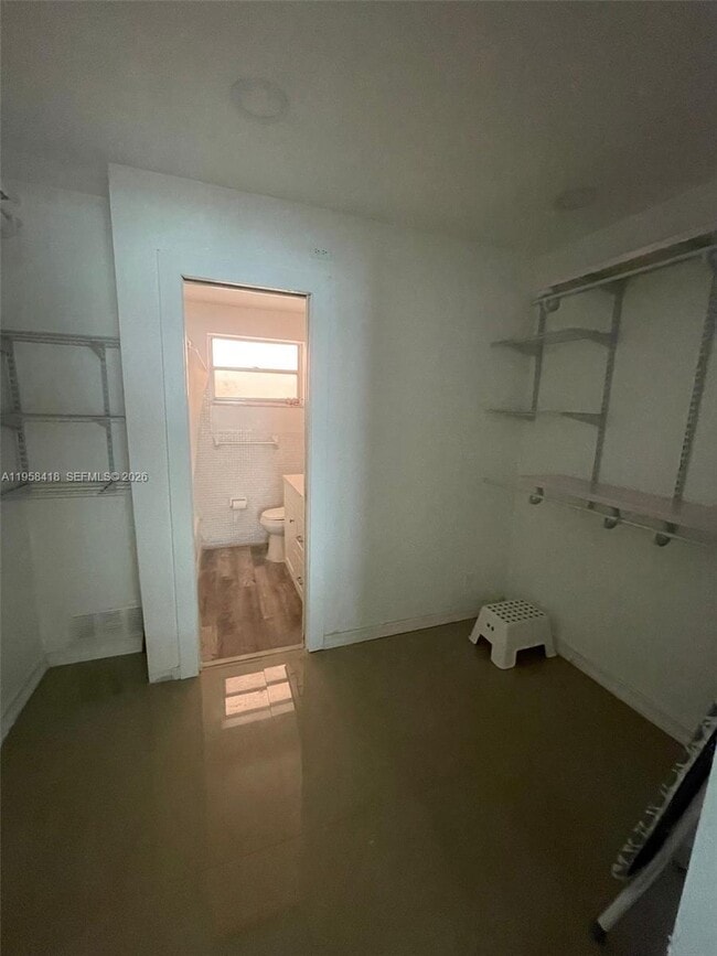 Building Photo - 215 SE 3rd Ave