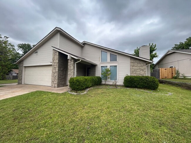 Building Photo - South Tulsa gem!