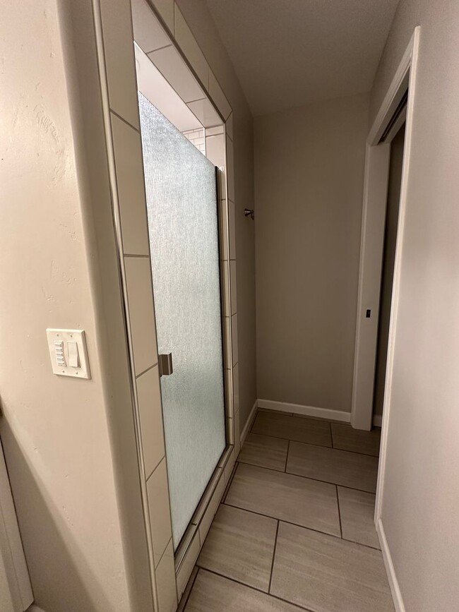 Building Photo - 921 Quail Point Ct