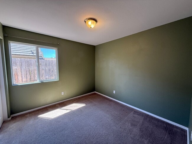 Building Photo - Spacious Single Story 4 Bedroom, 2 Bathroo...