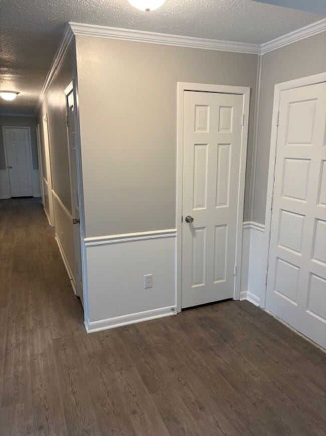 Building Photo - Renovated 4 Bedroom 2 Bath Home for Rent!