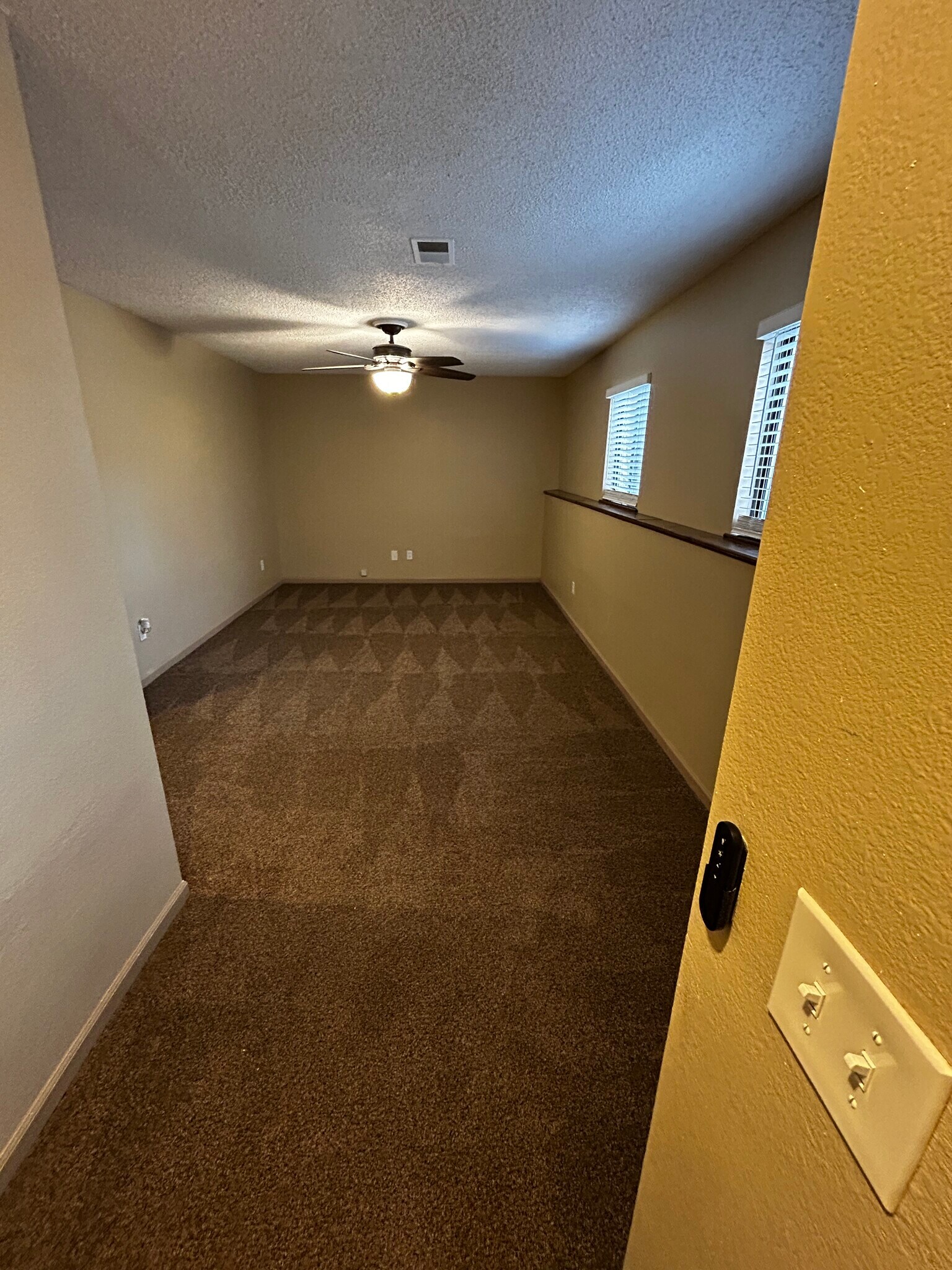 Building Photo - 9127 E 85th Pl