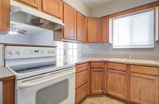Building Photo - 1301 W 15th St
