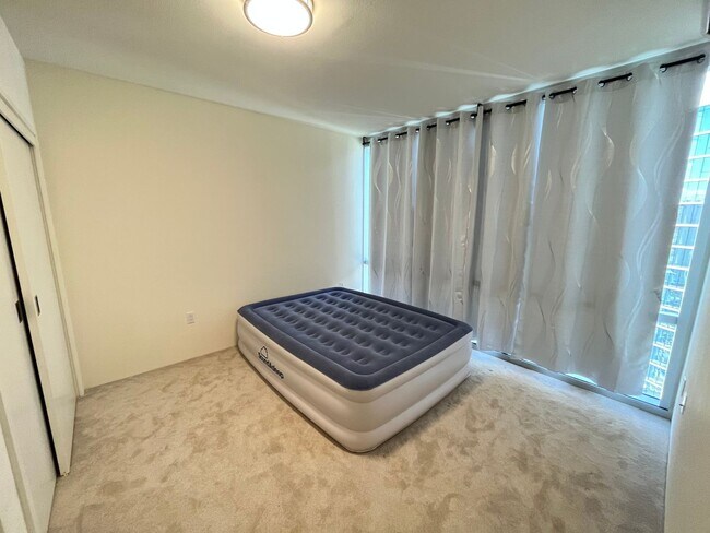 Building Photo - LIKE NEW Condition 1 Bedroom 1 Bathroom at...
