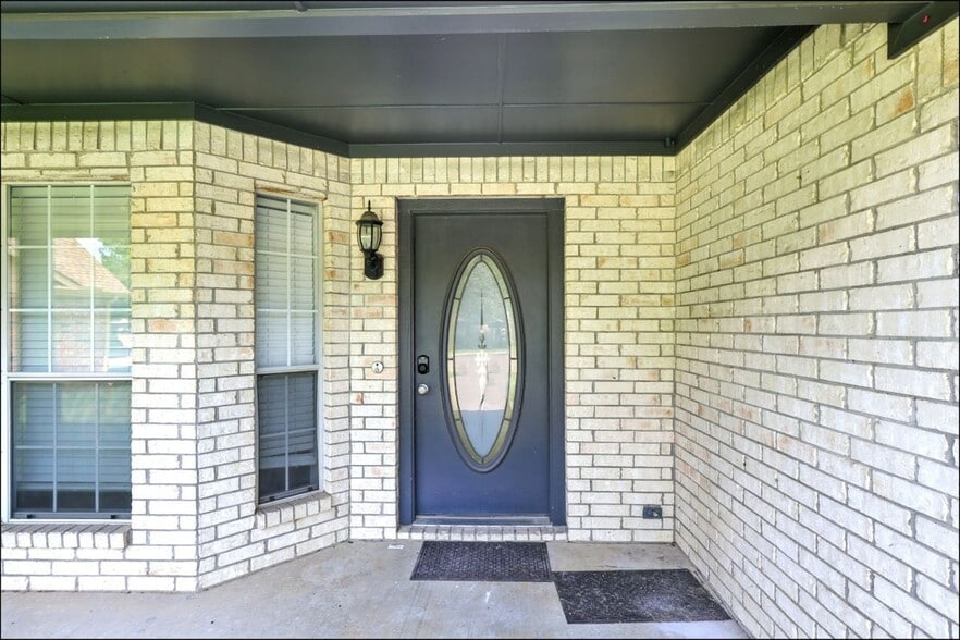 Building Photo - 1507 River Hill Dr