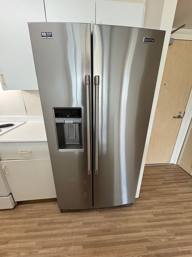 Building Photo - 1450 Young St