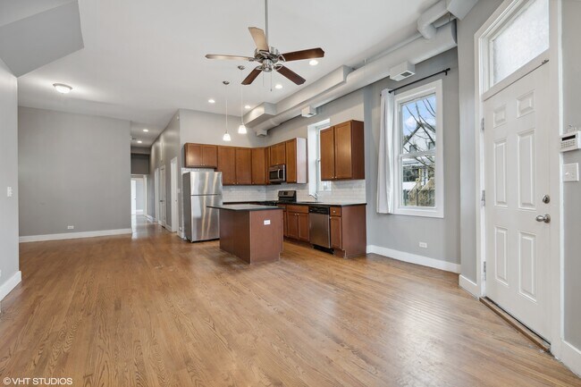 Building Photo - 3659 W Shakespeare Ave