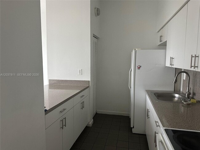 Building Photo - 7420 W 20th Ave