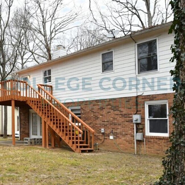 Building Photo - 1400 Brookwood Dr