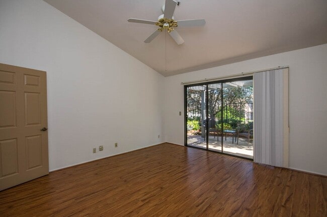 Building Photo - Beautiful Single Level Home with Great Nat...