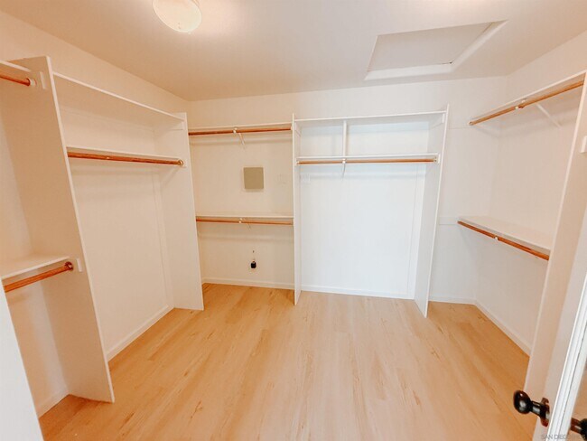 Building Photo - 1422 Antioch Ave