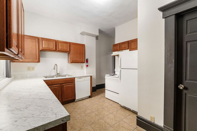 Building Photo - 182 W 8th Ave