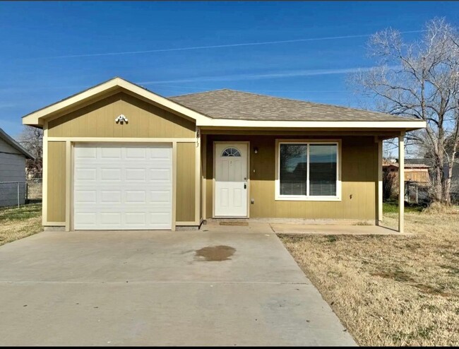 Primary Photo - Newer 3 bed 2 bath 1 car garage NOW AVAILABLE