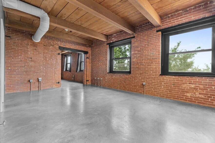 Building Photo - 90 Wareham St