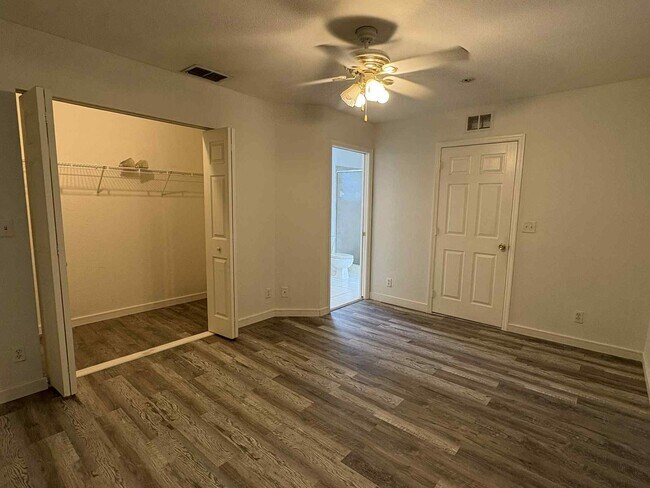 Building Photo - **Coming Soon** 2/2.5 Townhomes for Rent in Fort Myers