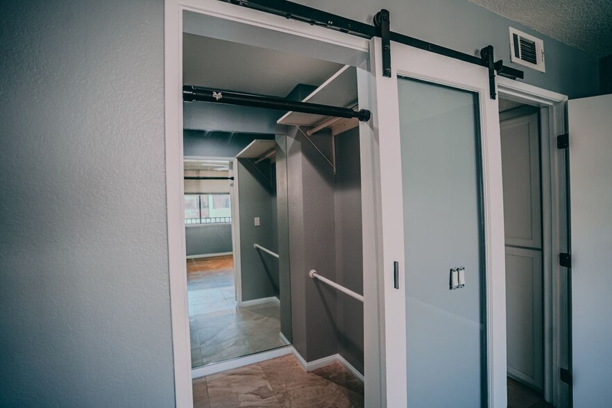 Building Photo - 1140 E Ocean, 325