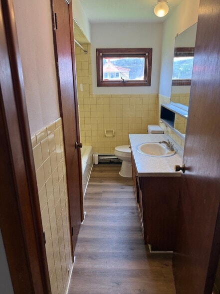 Building Photo - 739 Park Ave