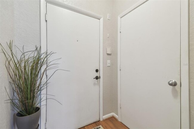 Building Photo - 2440 W Horatio St