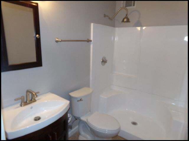 Building Photo - 8 Brookway Ln