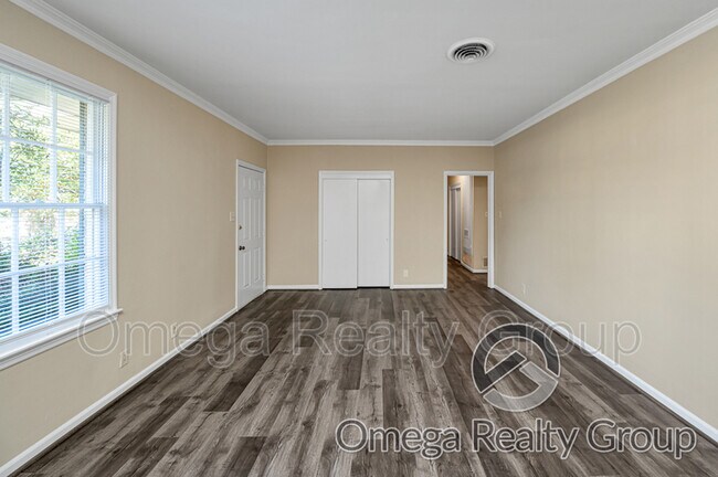 Building Photo - 3215 Walton Dr