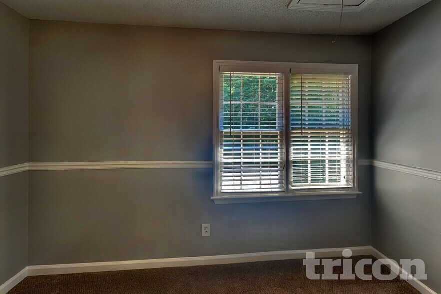 Building Photo - 4981 Brownwood Dr