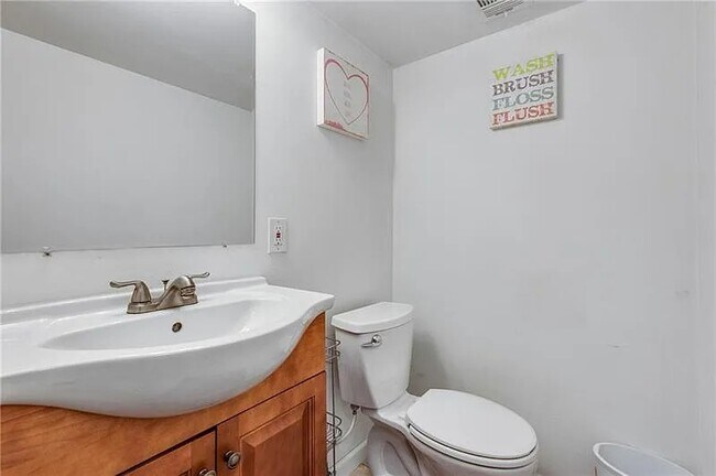 Building Photo - 353 Crescent Gardens Dr